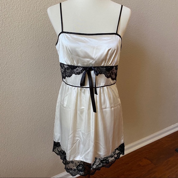 Tunic with Lace - Picture 1 of 4